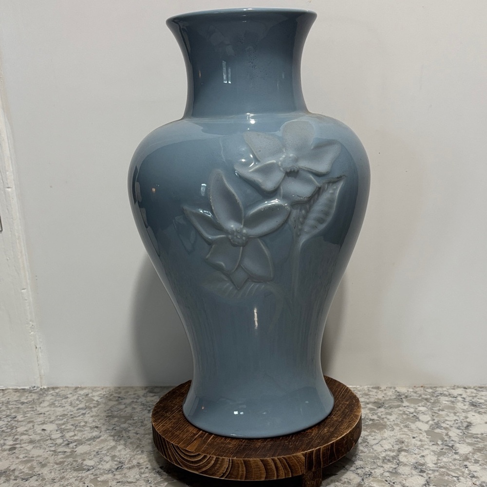Elegant Blue Floral Vase